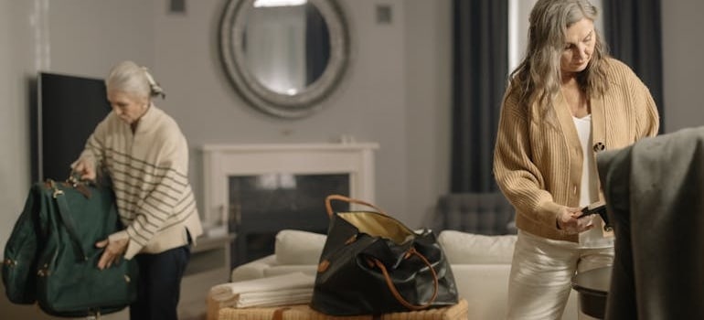 seniors packing at their own pace = the reason why seniors prefer portable storage