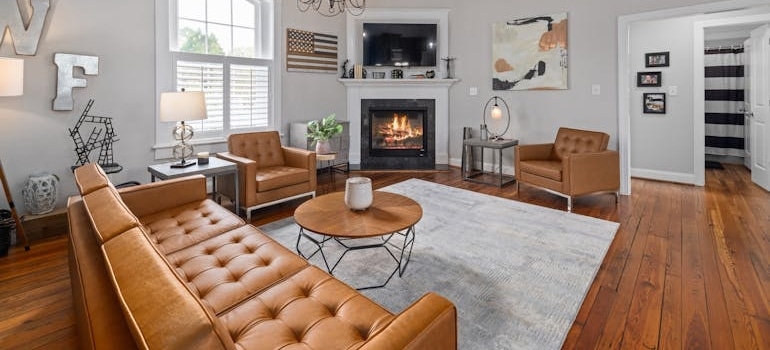 leather furniture in a living room